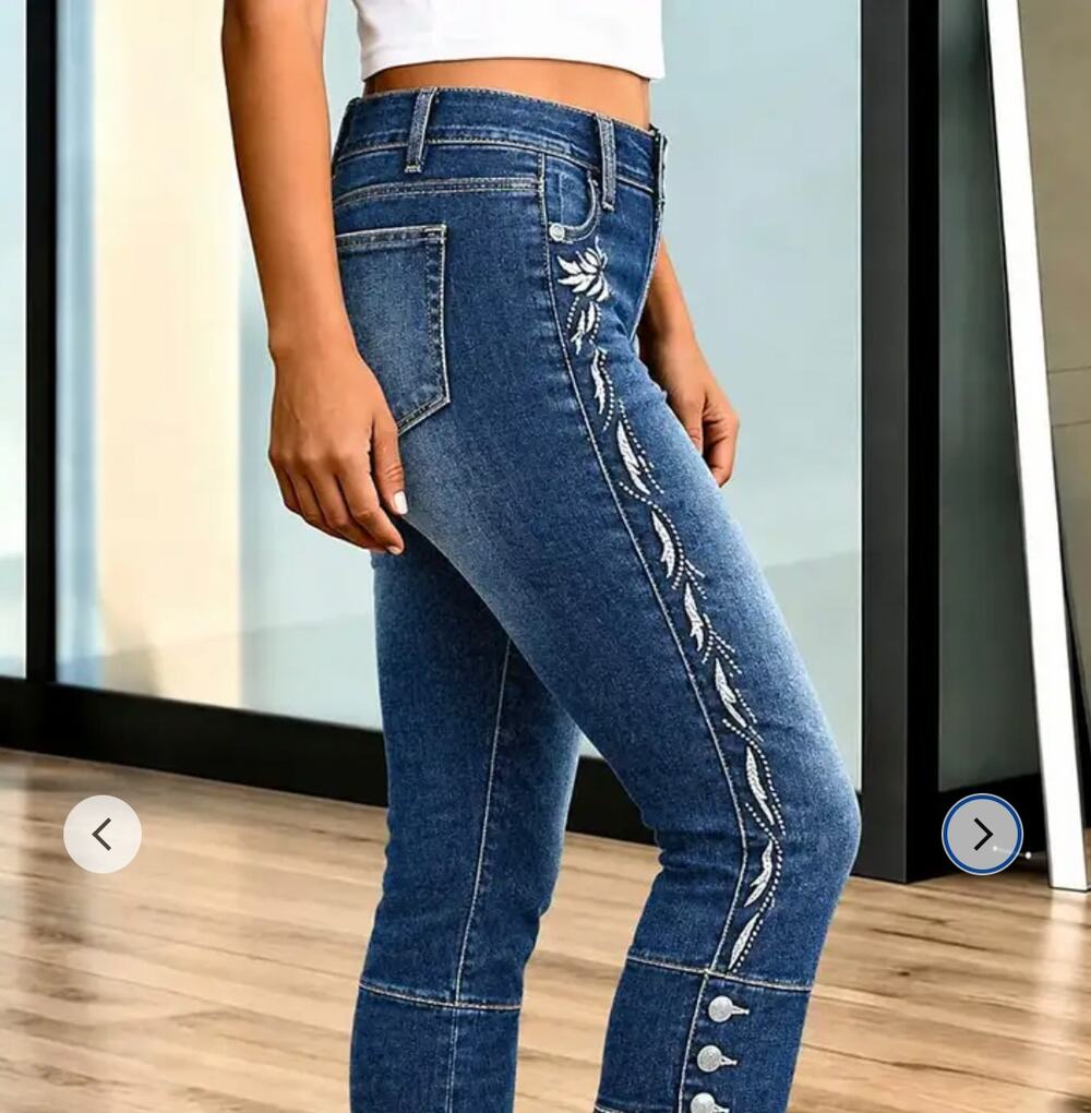 NWT Flemingals Plant Embroidery Button Decor Mid Waist Skinny Capri Jeans Sz L